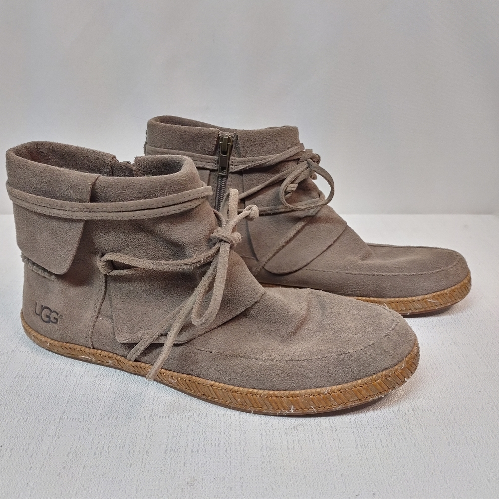 UGG Australia Reid Taupe Ankle Boot Suede Bootie  Size 10